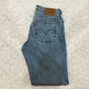 Levi’s wedgie, light wash jeans!